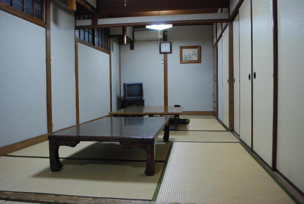 Chizuru Ryokan Hiroshima Ruang foto