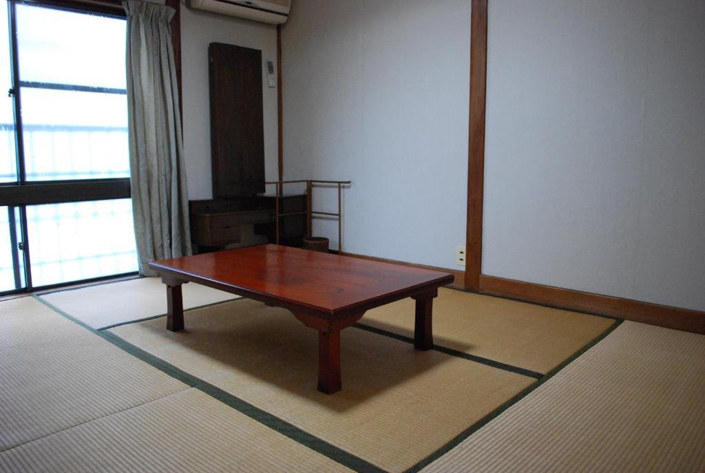 Chizuru Ryokan Hiroshima Ruang foto